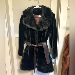 Black bear fur coat it’s a S-M